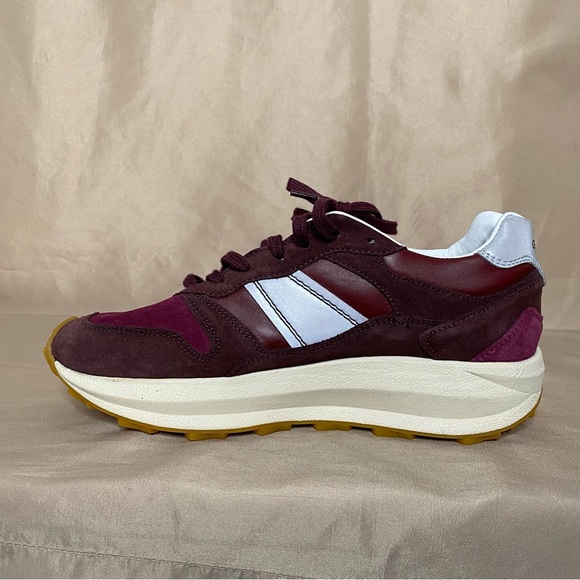 Greats BRC 8.5 Burgundy Running Shoes - Picture 3 of 11